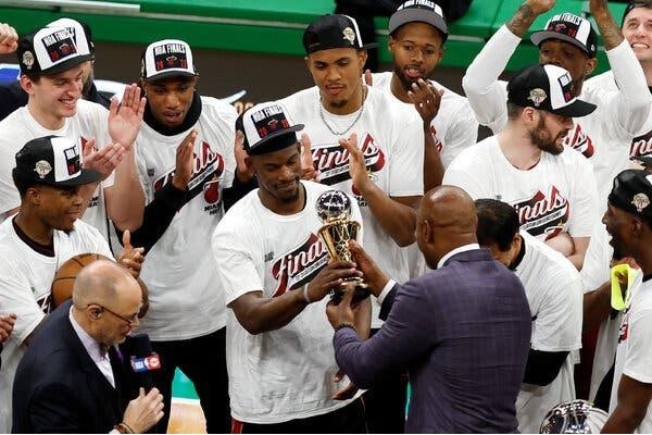 NBA总冠军奖杯